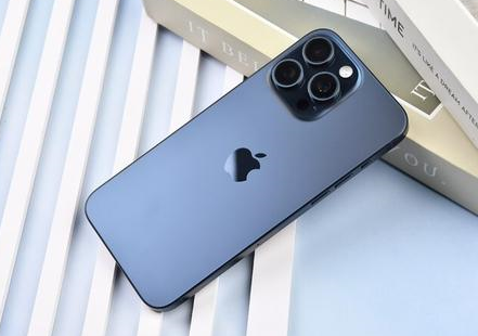 新津苹果维修点分享iPhone 15 Pro Max屏幕更换全新实操风险 